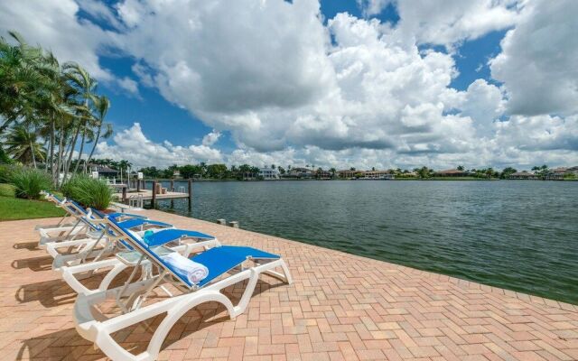 Waterfront Home With Pool, spa and 2nd Floor Balcony