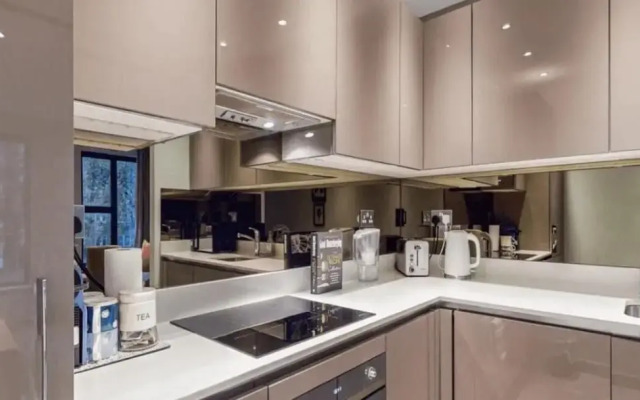 Modern, Central East London City Apartment
