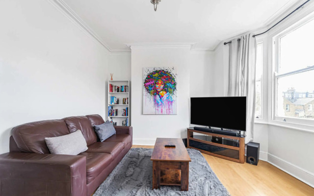 Bright West Ealing Abode