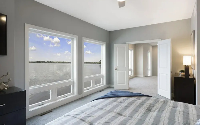 Lakefront Luxury