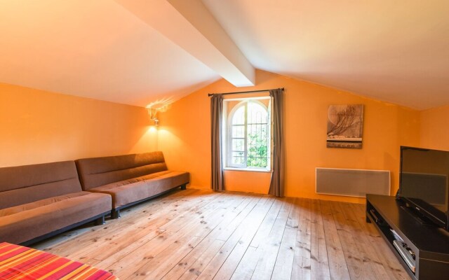 Cozy Holiday Home in Saint-Denis with Swimming Pool