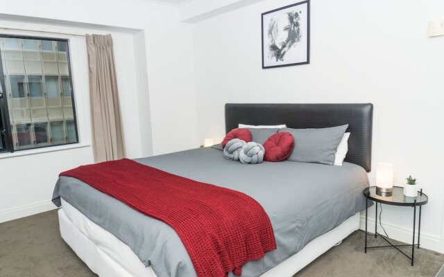 King Bed in Auckland CBD with Pool & Gym