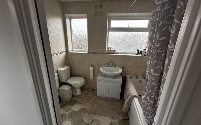 3 bed House in Blackpool With Cinema & hot tub