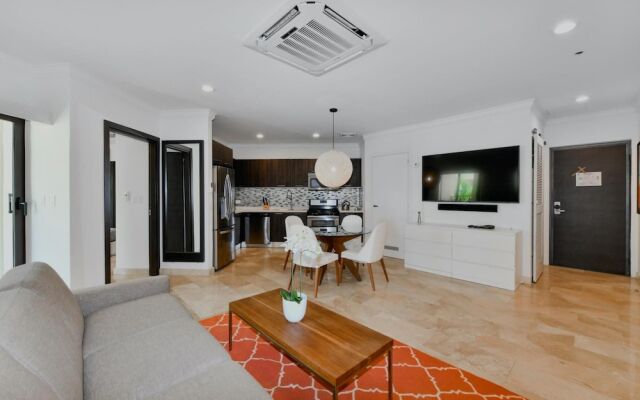 Amazing 1BR 2BA Condo Great Location w Pool GYM
