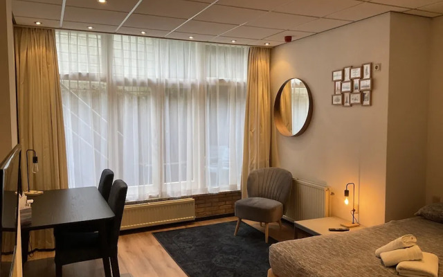 Plato by Hofstad Studios