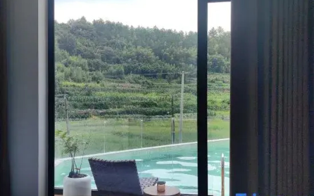 Lotus Mountain Hotel