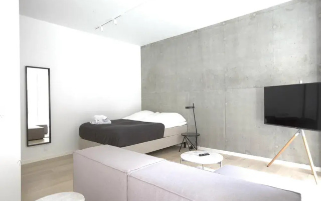 Cool Studio Apartment w Private Terrace