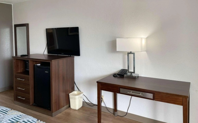 Motel 6 Opelika, AL