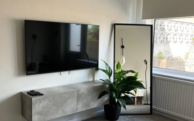 Nottingham 2-bed House, Sleeps 4, Pet Friendly