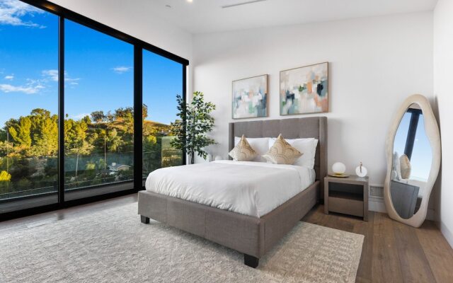 Skyline Luxury Haven