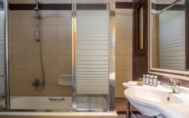 Hotel Serenity Tolo