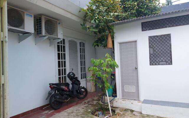 Eiffel Residence Tarakan - Female Only