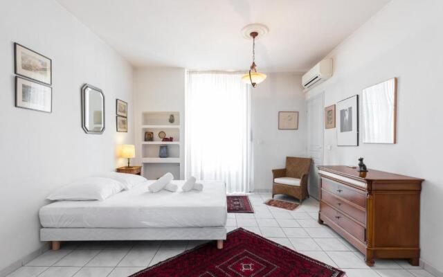 Large 2 Bdrs Downtown - 6 pax & AC