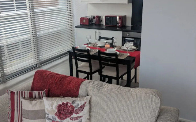 LT Grove Apartment - Stratford