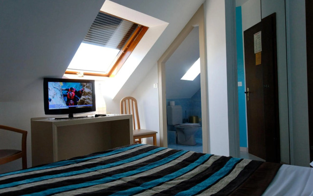 Logis Hôtel Au Lion Rouge