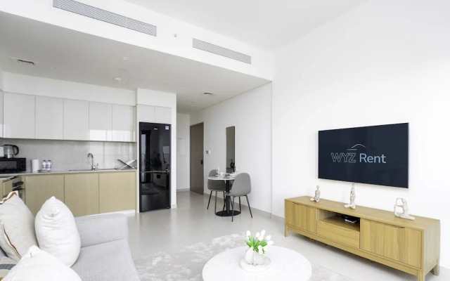 Sleek 1BR in Burj Royale with Canal View