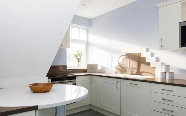 Chic 2-bed Seafront Haven Near Felpham Beach