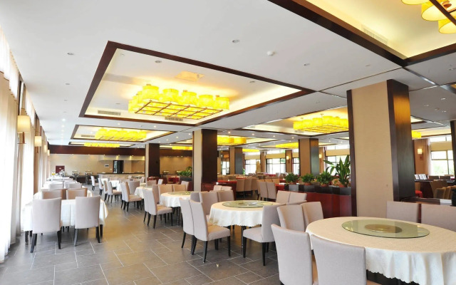 Yingshan Hongguang Bishen Hot Spring Hotel