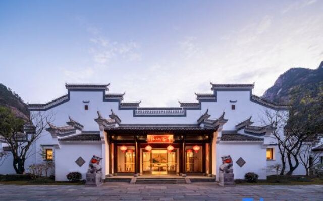 Xiangyuan Yungu Holiday Hotel