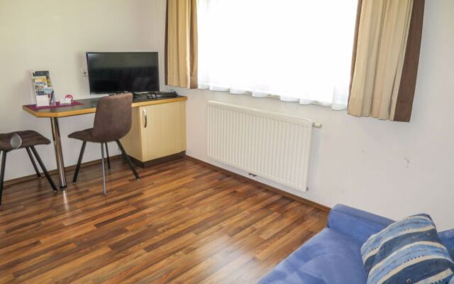 Sesselebenerhof 12821