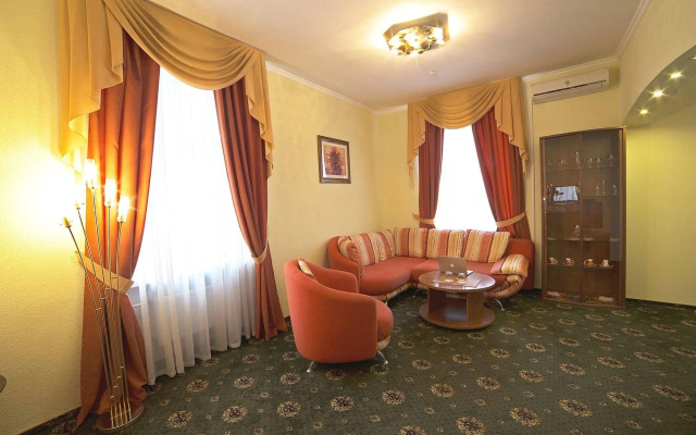Business Tourist Hotel