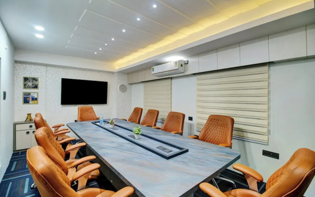 Hotel Clarks inn Near IGI Airport