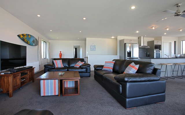 Curio Bay Salt House Motel