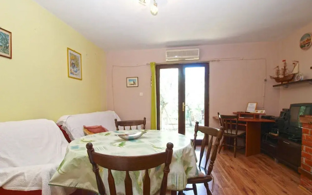Apartment 949