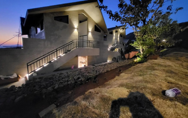 Vee Resort -The Suites of Royals