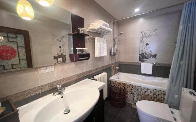 Double Happiness Beijing Courtyard Hotel