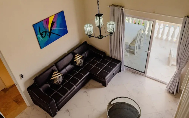 Elegant 2-bedroom Apartment 2 km From Eagle Beach