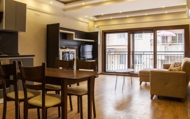 Cozy and Central Flat Near Shore in Karsiyaka