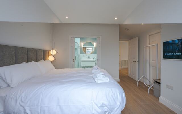 Stunning Maida Vale Apartment Near Regents Canal by Underthedoormat