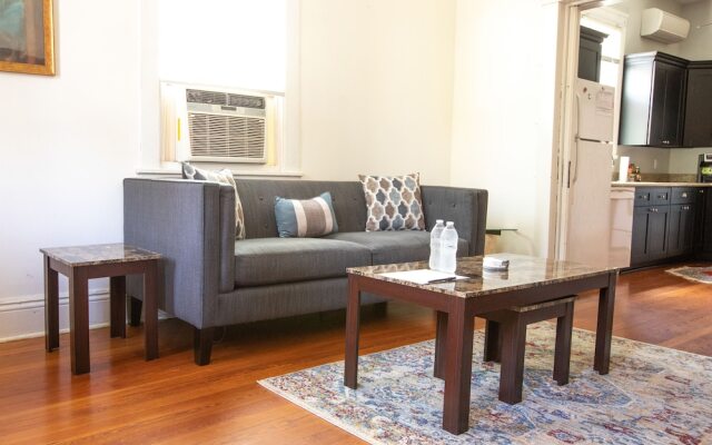 Cozy 2 BR at Constance Street