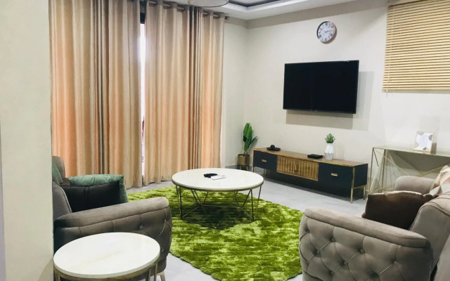 Spectacular Deluxe Suite Available