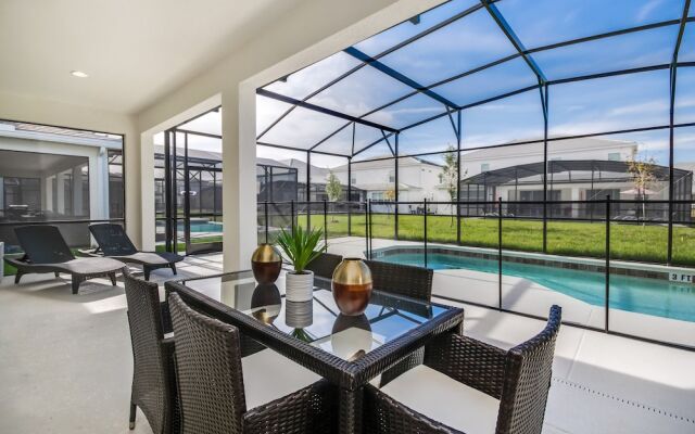 8 Bedroom 6 Bathroom Villa