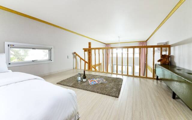 Yeosu Feeling Pension