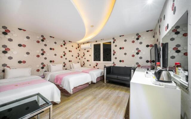 Q Hotel