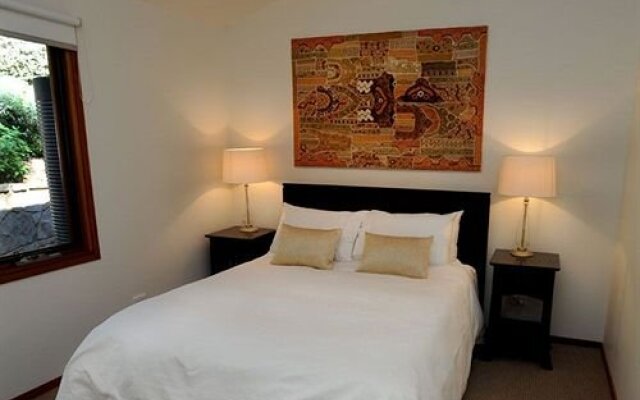 Hilltop Lodge Bed And Breakfast