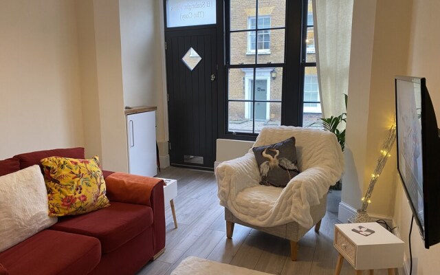 Immaculate 1-bed Apartment Near the River Thames