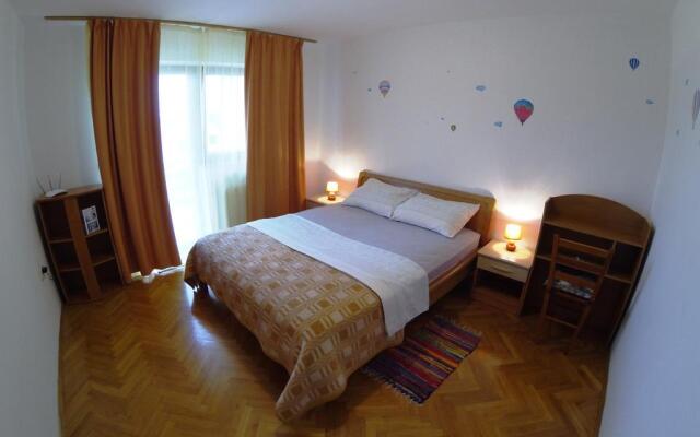 OINA Apartments
