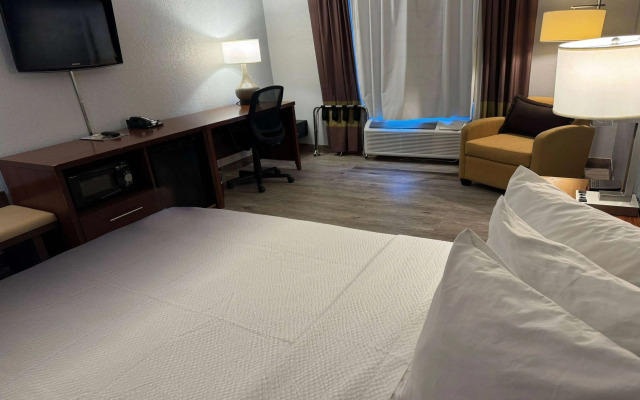Super 8 by Wyndham Bloomington/Airport