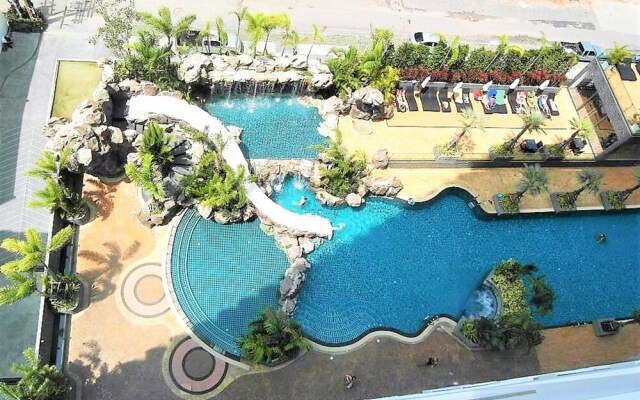 "the Cliff sea & Pool Views Studio Apartment Pratumnak Pattaya"