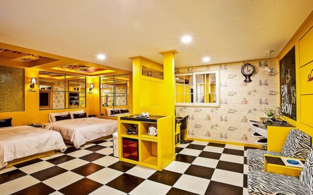 Show Hotel