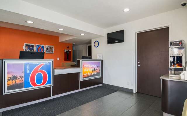 Motel 6 Lost Hills, CA