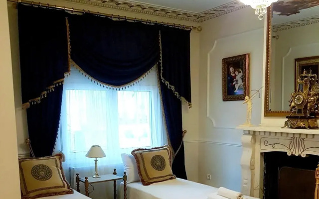 Royal Luxury Suite by Travel Pro Services