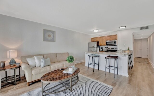 Seaside Luxury Oasis with balcony