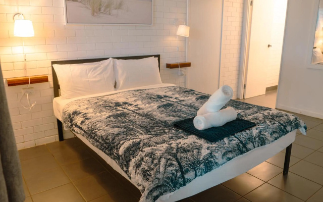Nomads Noosa Backpackers Hostel – Guest Rooms – Noosa Heads