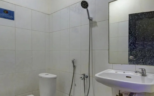 Zaara Guest House Syariah by OYO Rooms