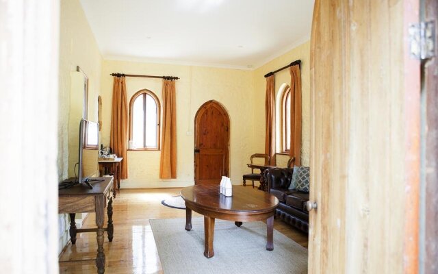 Ravenswood Homestead